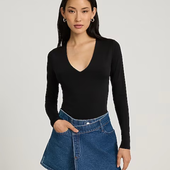 Express V-Neck Compression Top - Picture 1 of 2